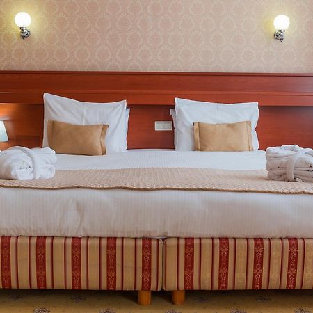 City Hotel Tien Shan Koktobe Bagian luar foto