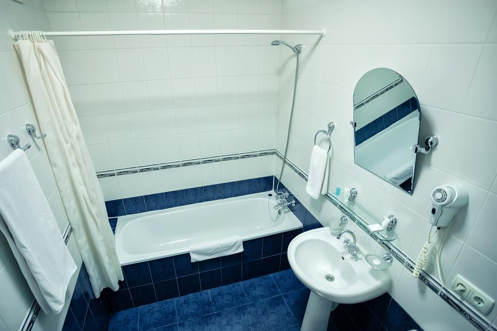City Hotel Tien Shan Koktobe Bagian luar foto