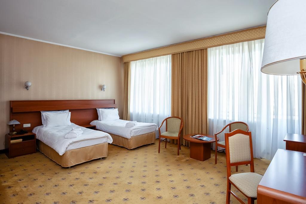 City Hotel Tien Shan Koktobe Bagian luar foto