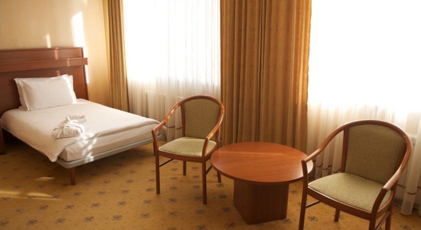 City Hotel Tien Shan Koktobe Bagian luar foto