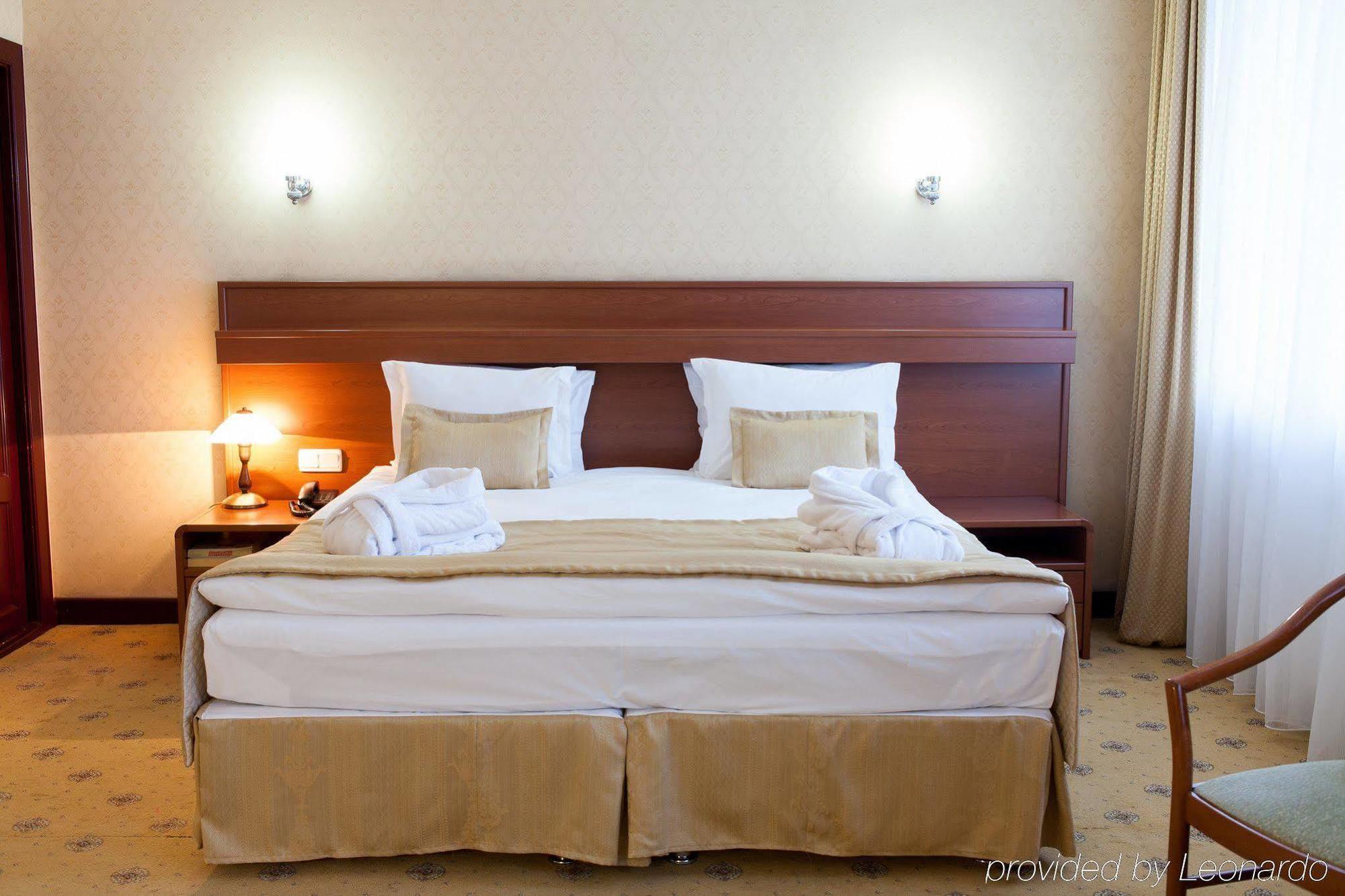 City Hotel Tien Shan Koktobe Bagian luar foto