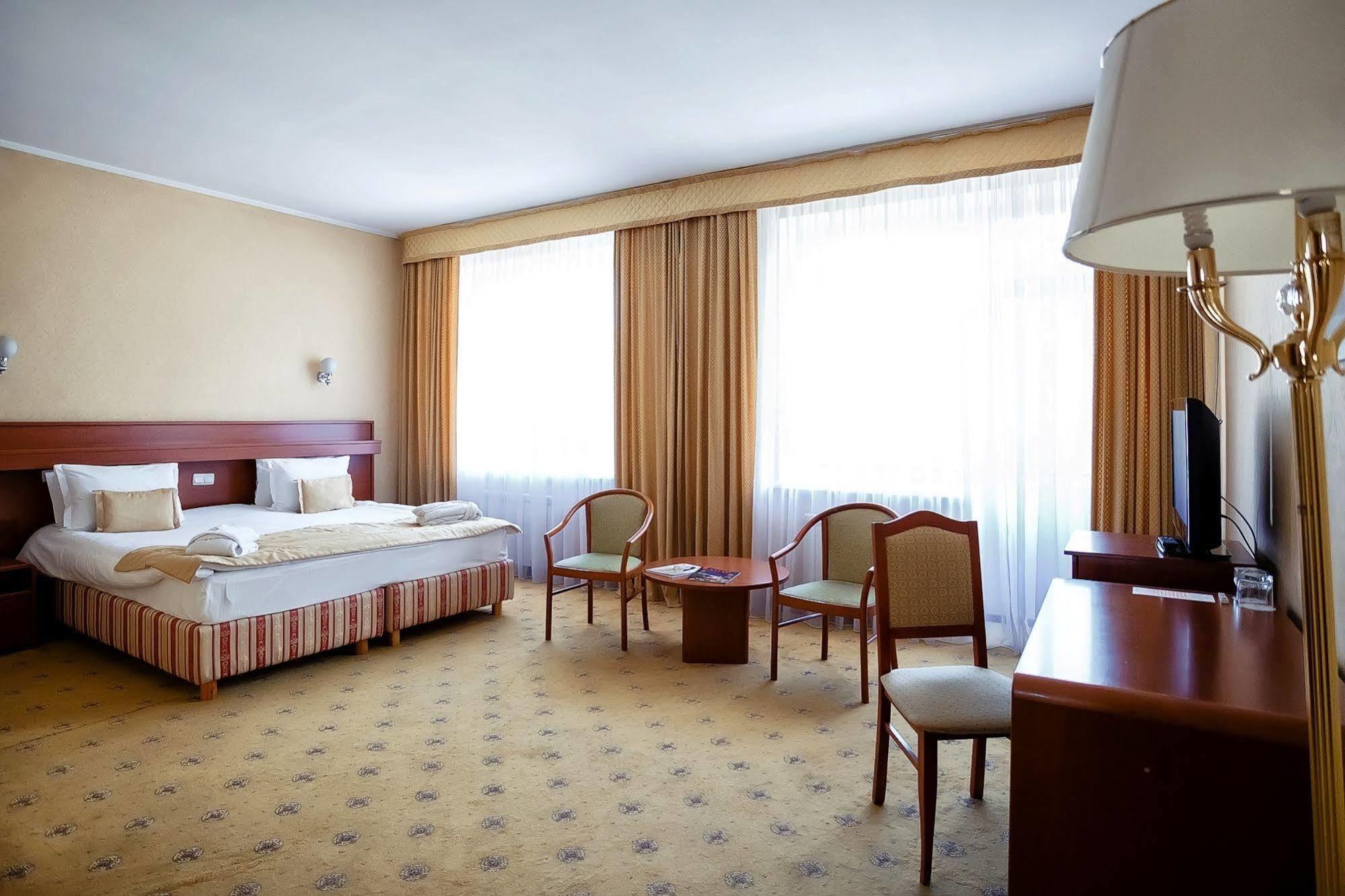 City Hotel Tien Shan Koktobe Bagian luar foto