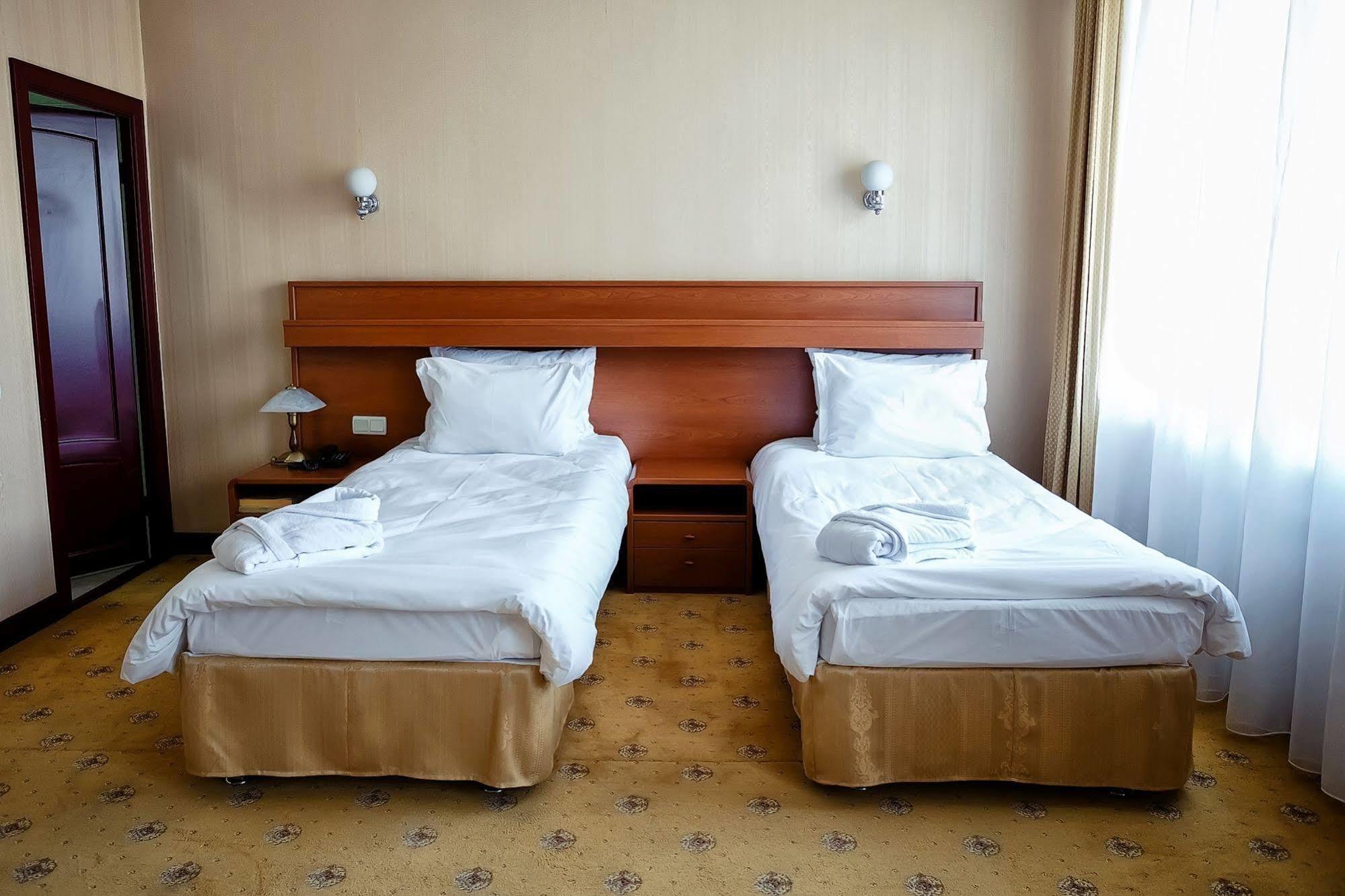 City Hotel Tien Shan Koktobe Bagian luar foto