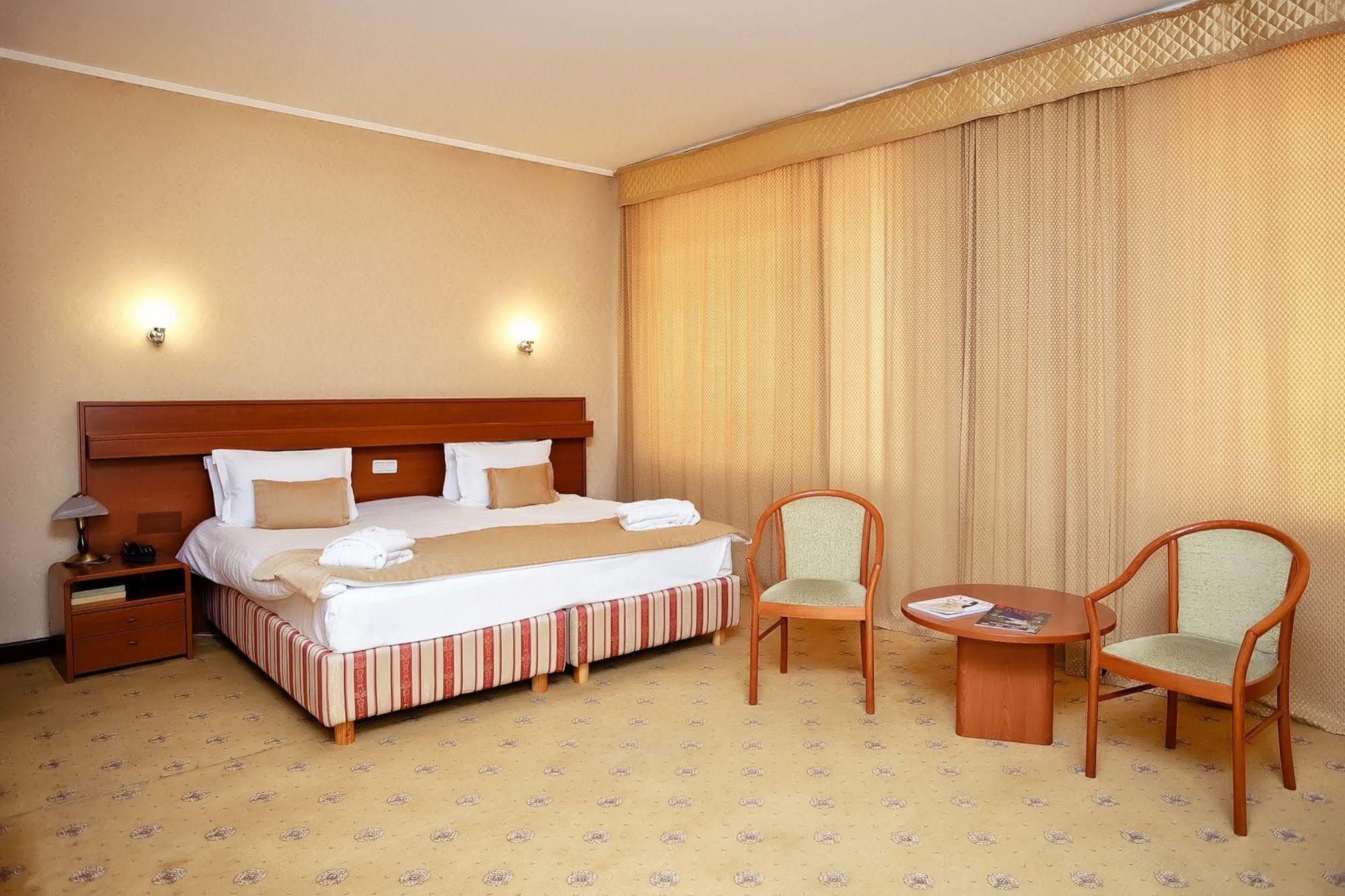City Hotel Tien Shan Koktobe Bagian luar foto