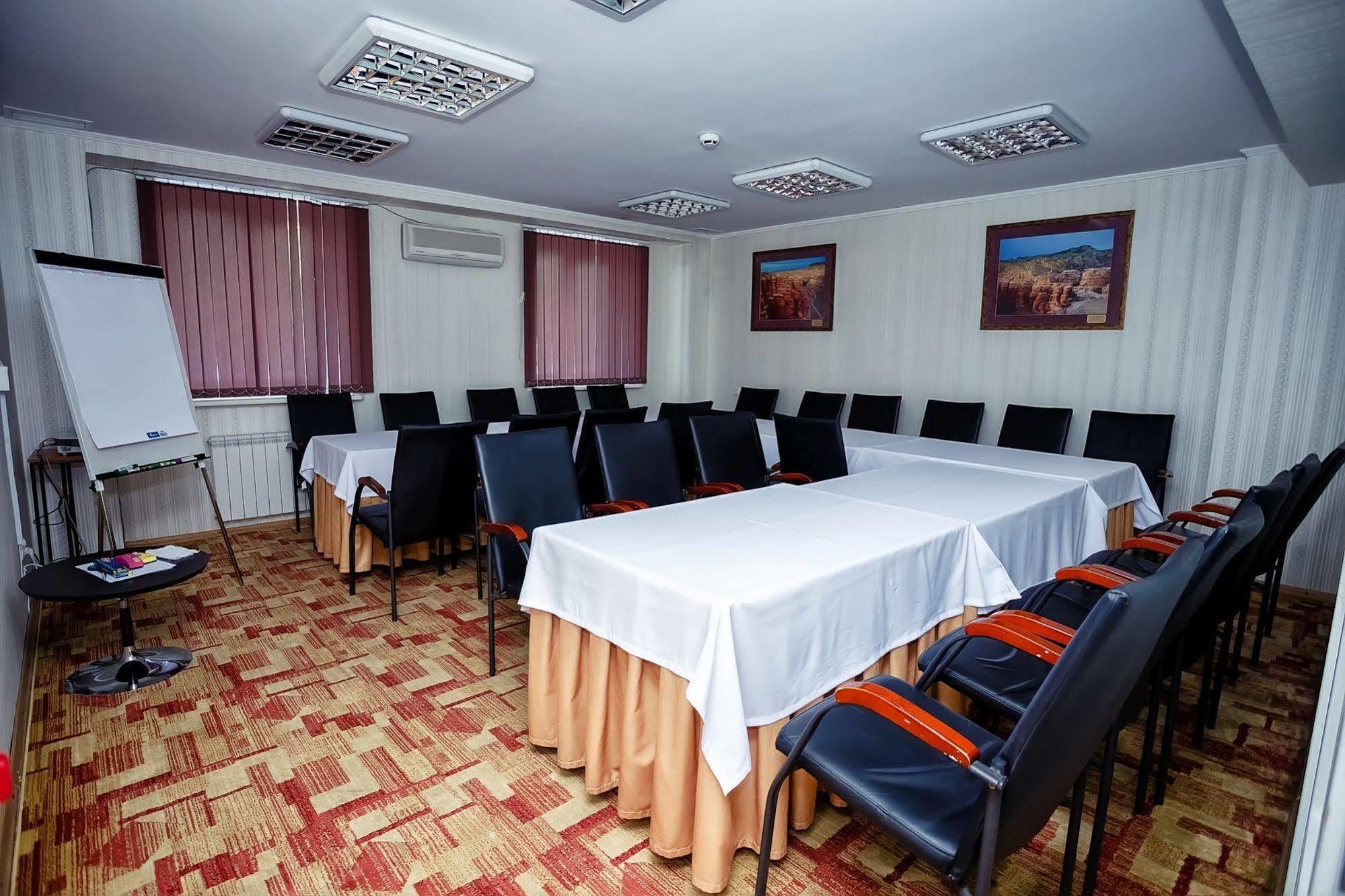 City Hotel Tien Shan Koktobe Bagian luar foto